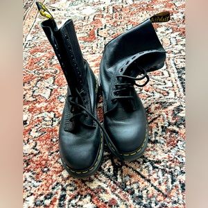 Dr. Martens 1460 Women’s Pascal Virginia Leather Boots